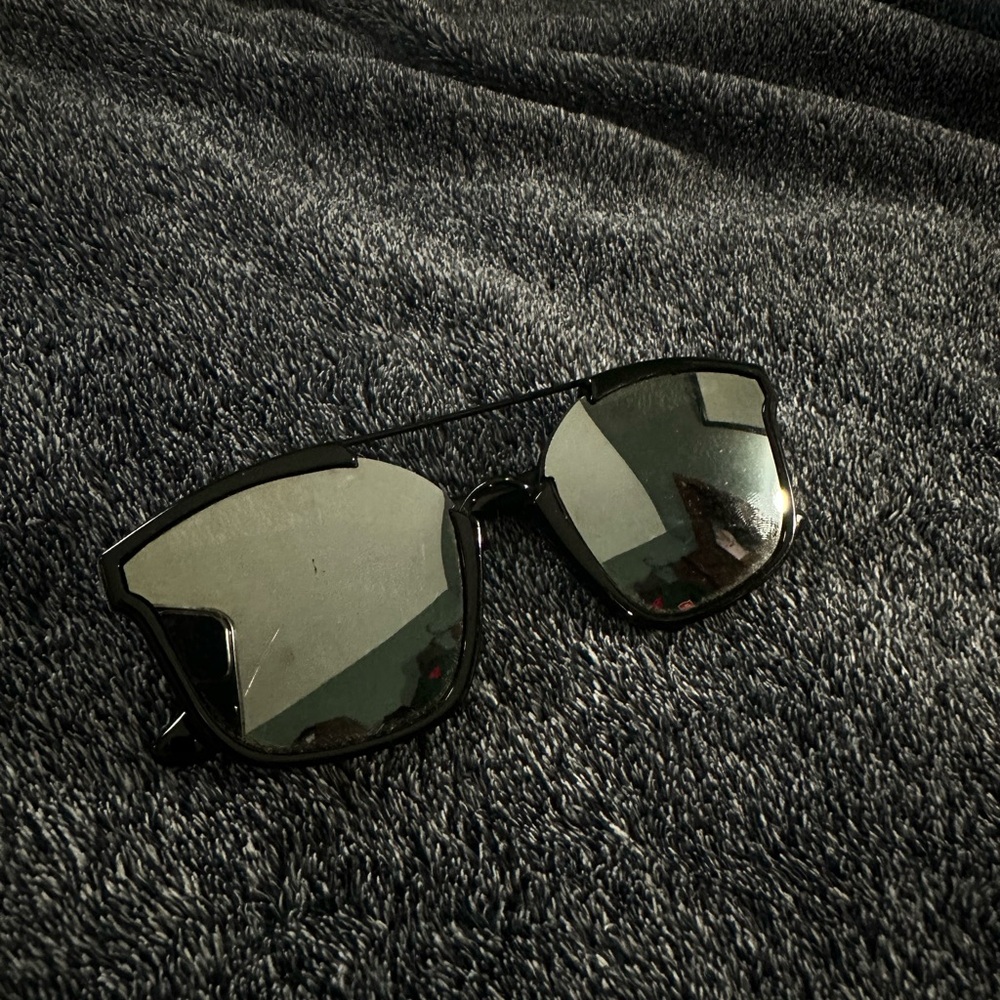 Stylish Sunglasses 🕶️